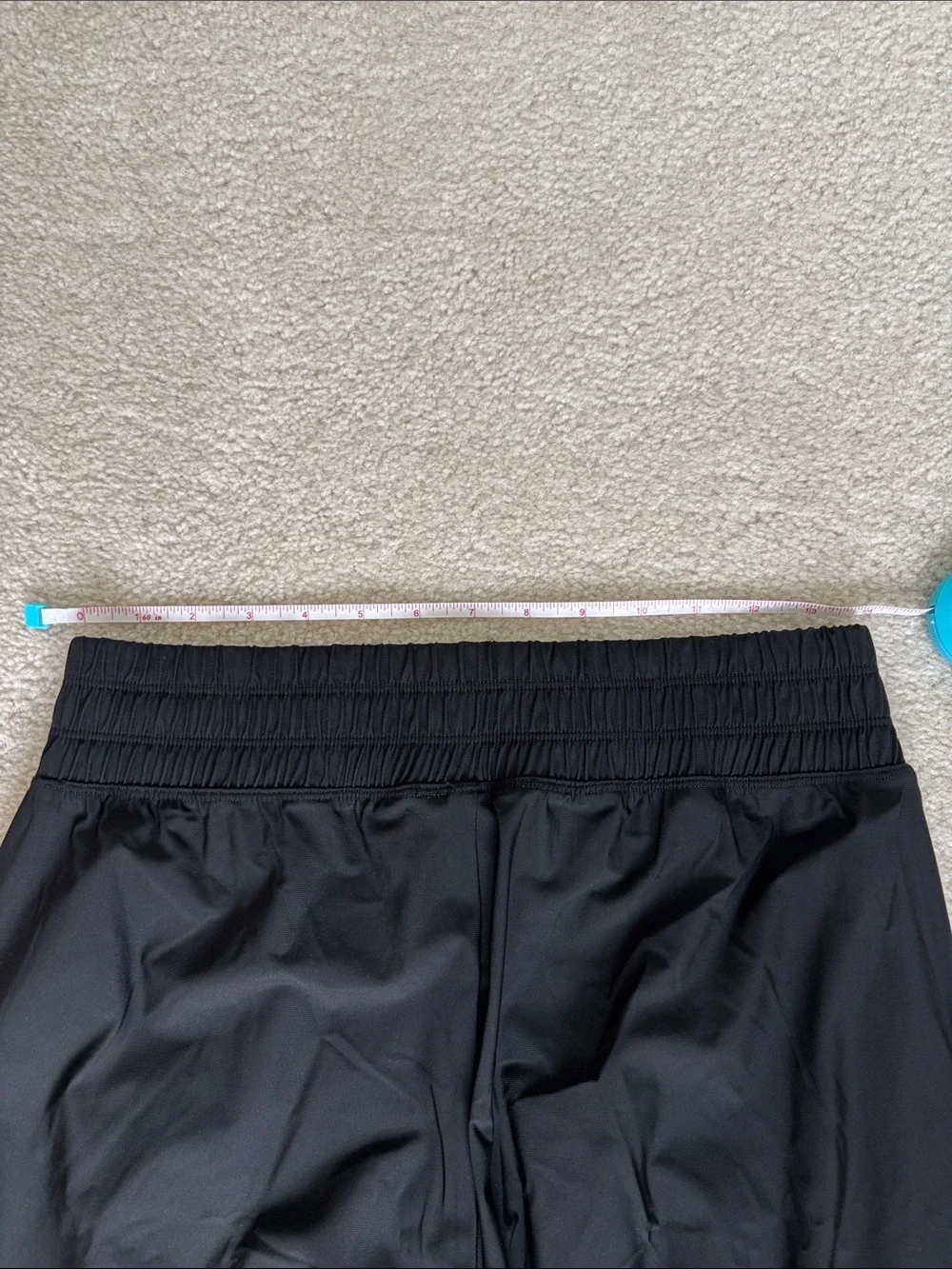 Like New Old Navy SleekTech Barrel Leg Pants in Black Size Small - Picture 4 of 5